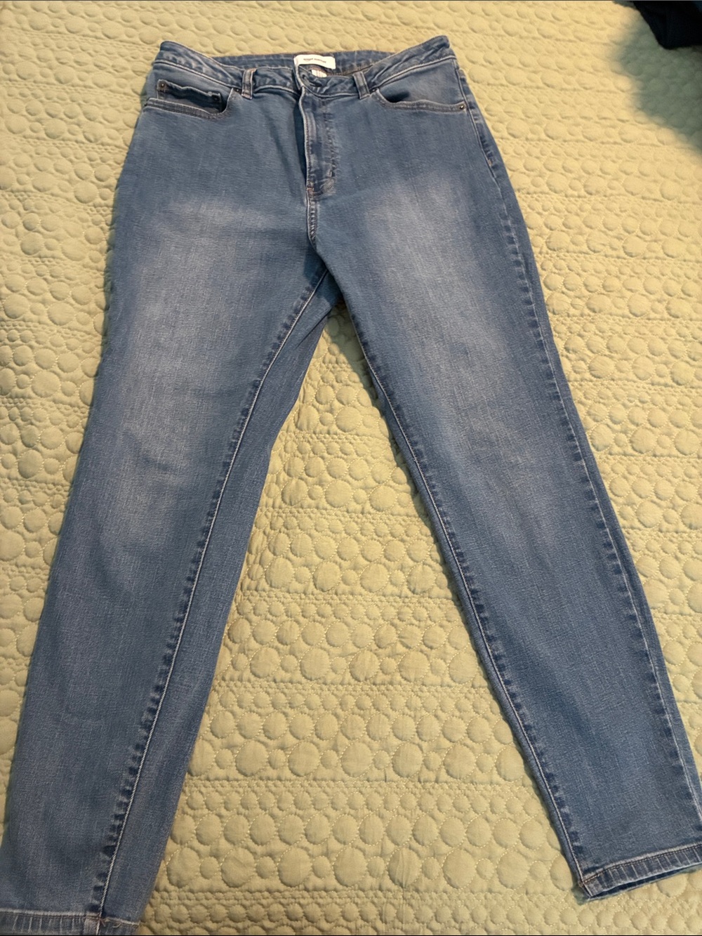 Amazon Essentials Women's Light Blue Skinny Jeans